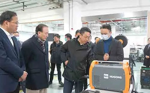 南昌市委常委、副市長王萬征一行蒞臨上海滬工集團總部考察